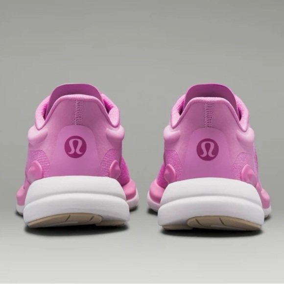 lululemon athletica 
Women\'s Chargefeel 2 Low Workout Shoe